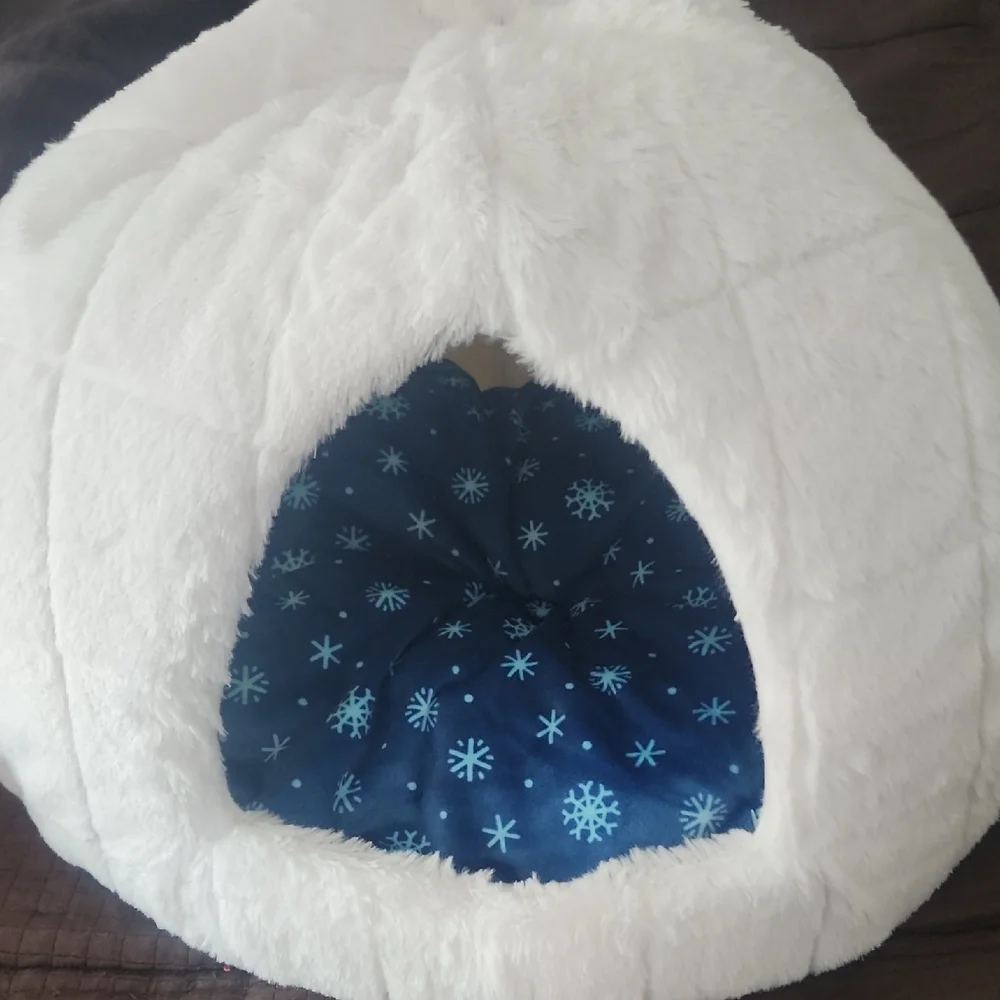 Cozy White Cat Bed
